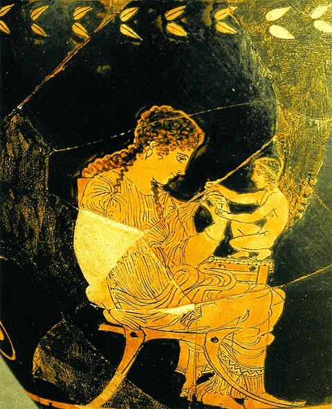 Une femme joue ici avec son enfant.  Il s'agit peut-être de la déesse Aphrodite et de son fils, Eros.